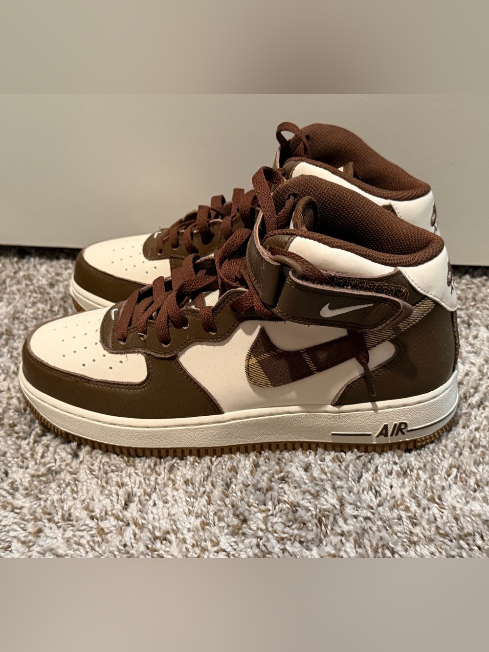 Nike Mens High-Top Sneakers in Brown and Cream
